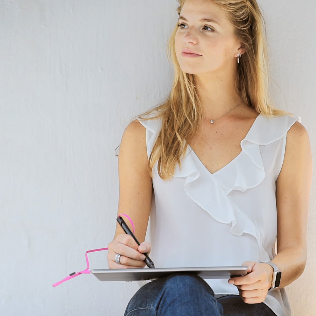 girl drawing outside with SonarPen on iPad